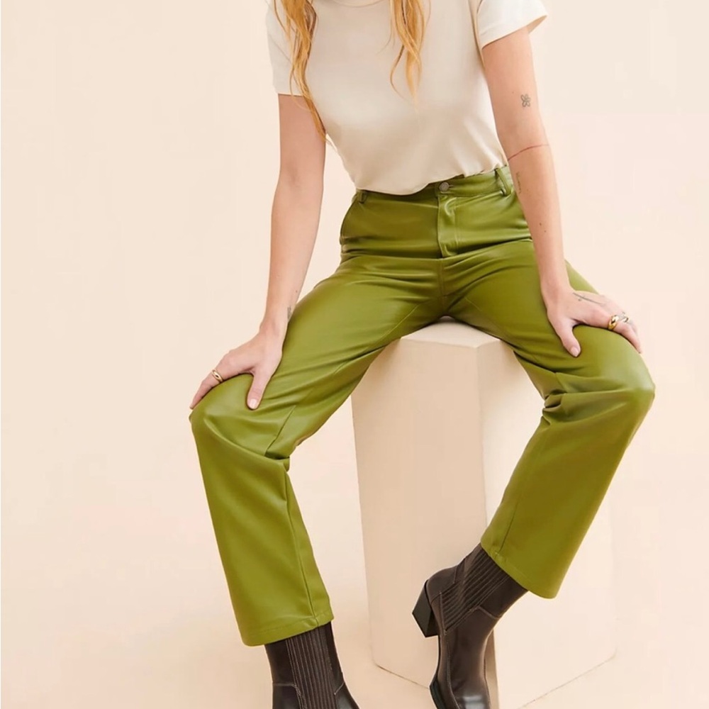 7 for all Mankind Moss Green Faux Leather Pants size SMALL